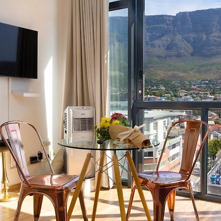 Urban Oasis At The Four Seasons Apartment Cape Town Bagian luar foto