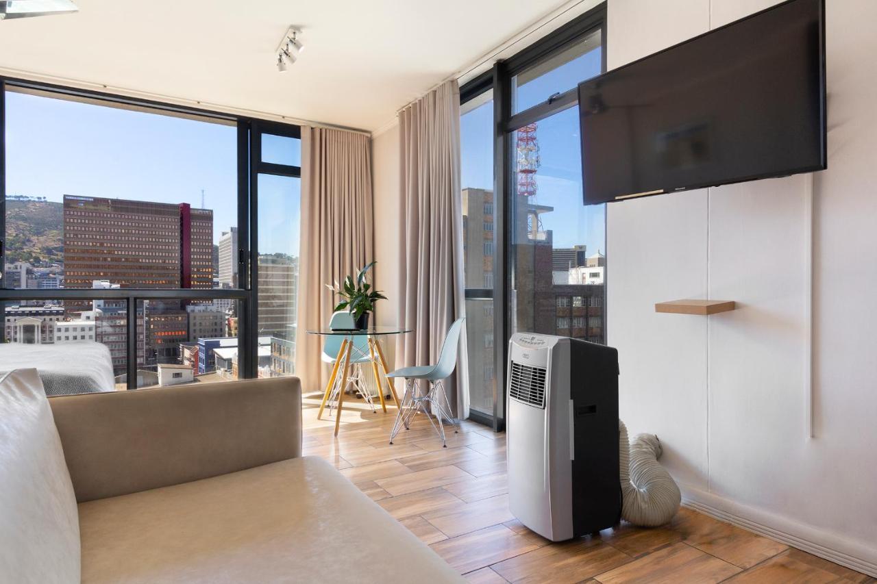 Urban Oasis At The Four Seasons Apartment Cape Town Bagian luar foto