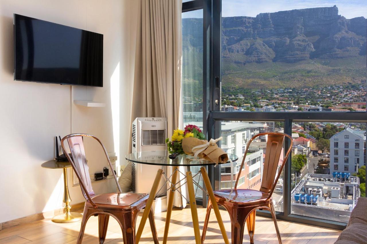 Urban Oasis At The Four Seasons Apartment Cape Town Bagian luar foto