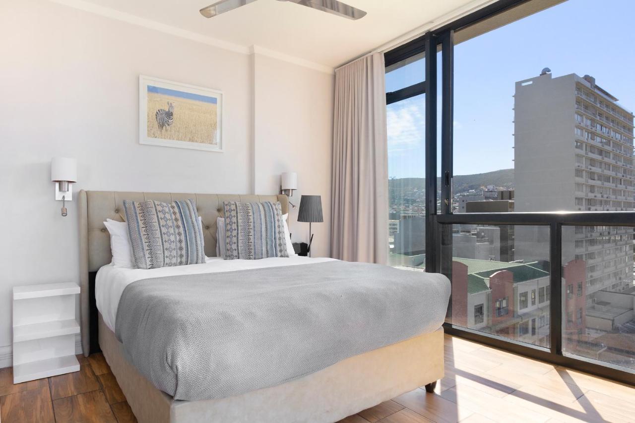 Urban Oasis At The Four Seasons Apartment Cape Town Bagian luar foto