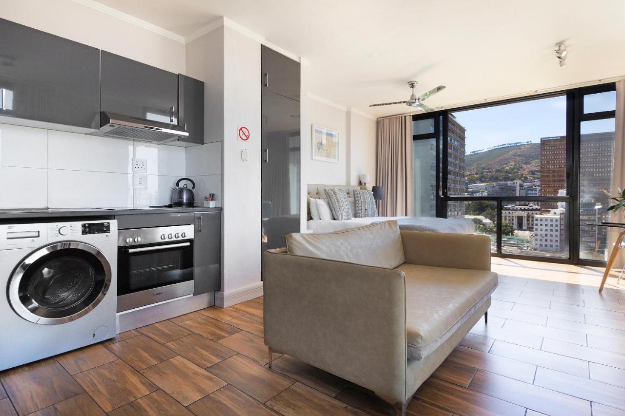 Urban Oasis At The Four Seasons Apartment Cape Town Bagian luar foto