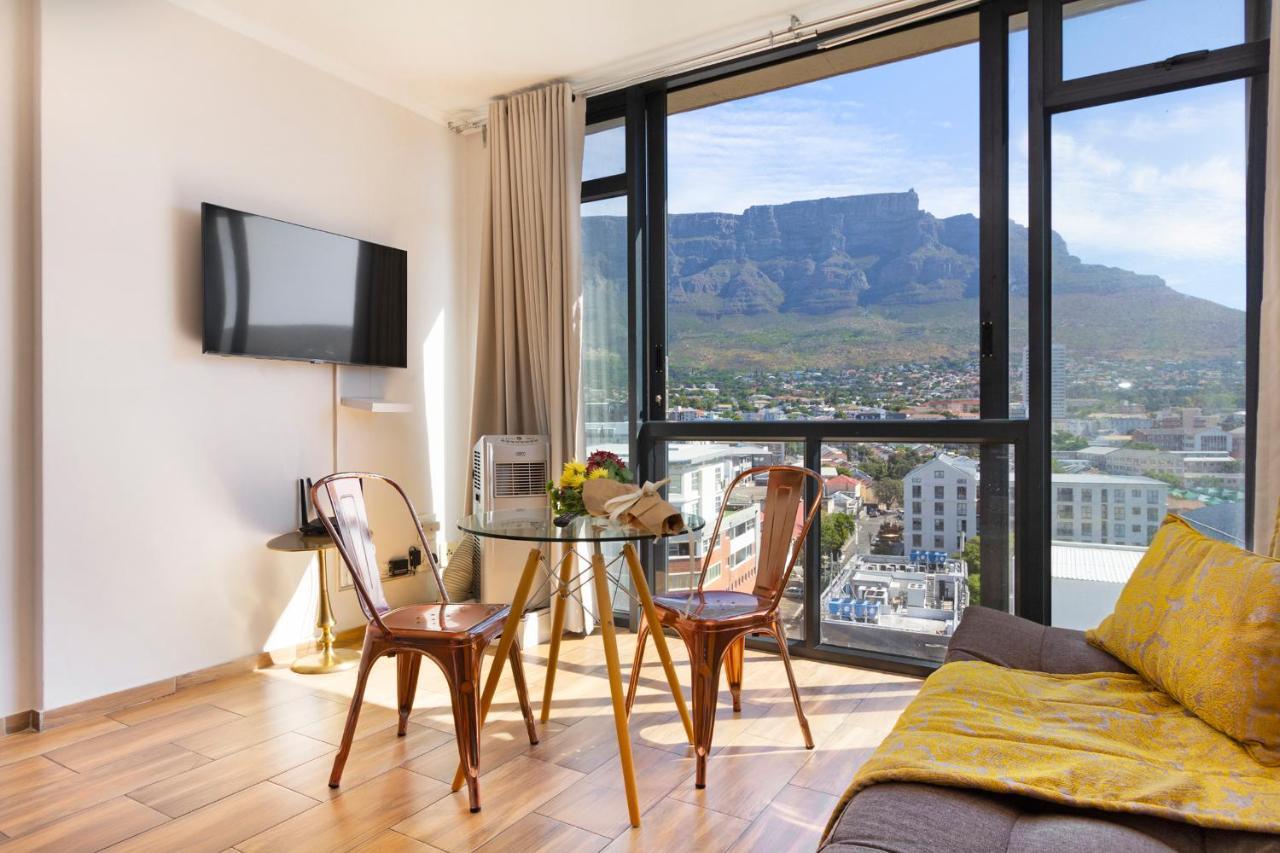 Urban Oasis At The Four Seasons Apartment Cape Town Bagian luar foto