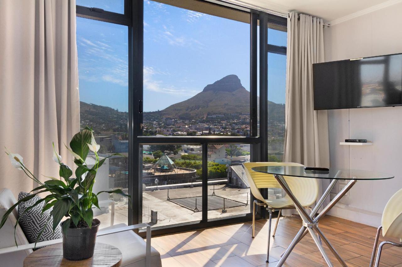Urban Oasis At The Four Seasons Apartment Cape Town Bagian luar foto