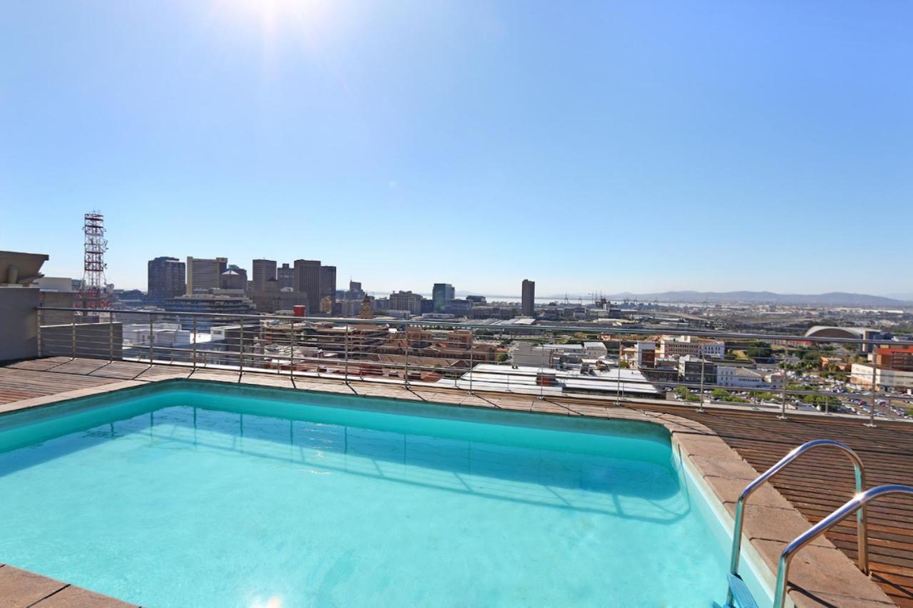 Urban Oasis At The Four Seasons Apartment Cape Town Bagian luar foto