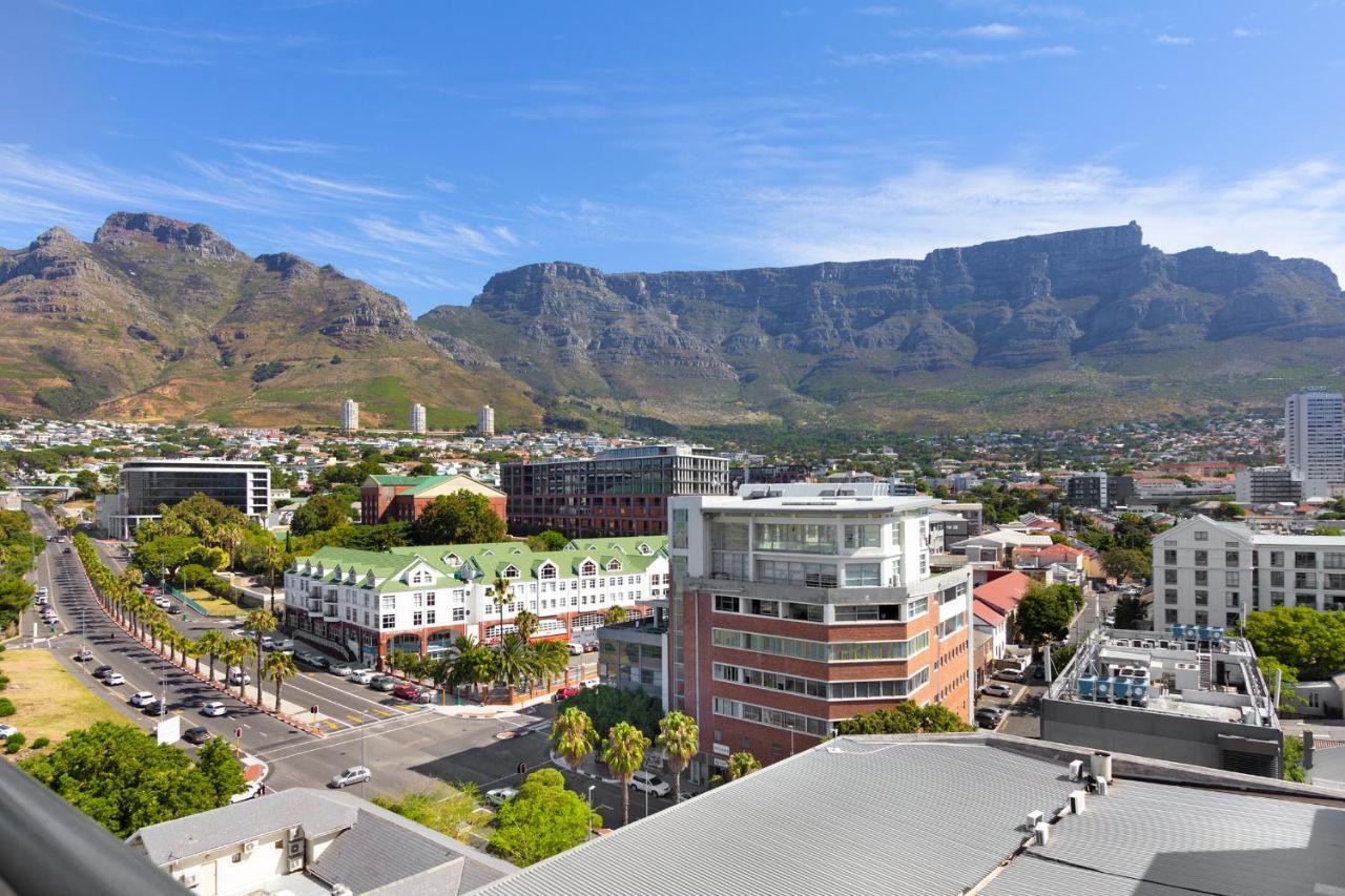 Urban Oasis At The Four Seasons Apartment Cape Town Bagian luar foto