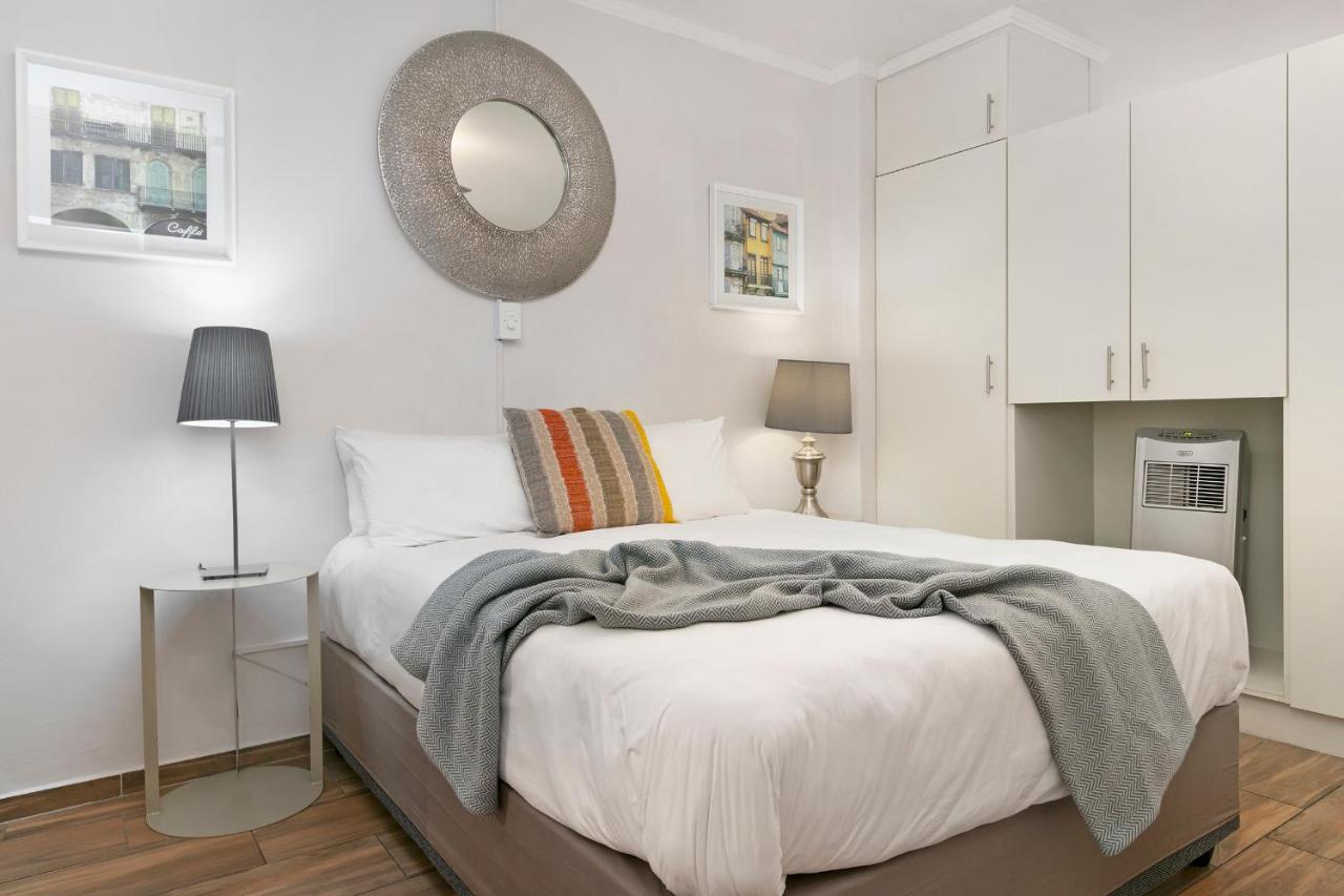 Urban Oasis At The Four Seasons Apartment Cape Town Bagian luar foto