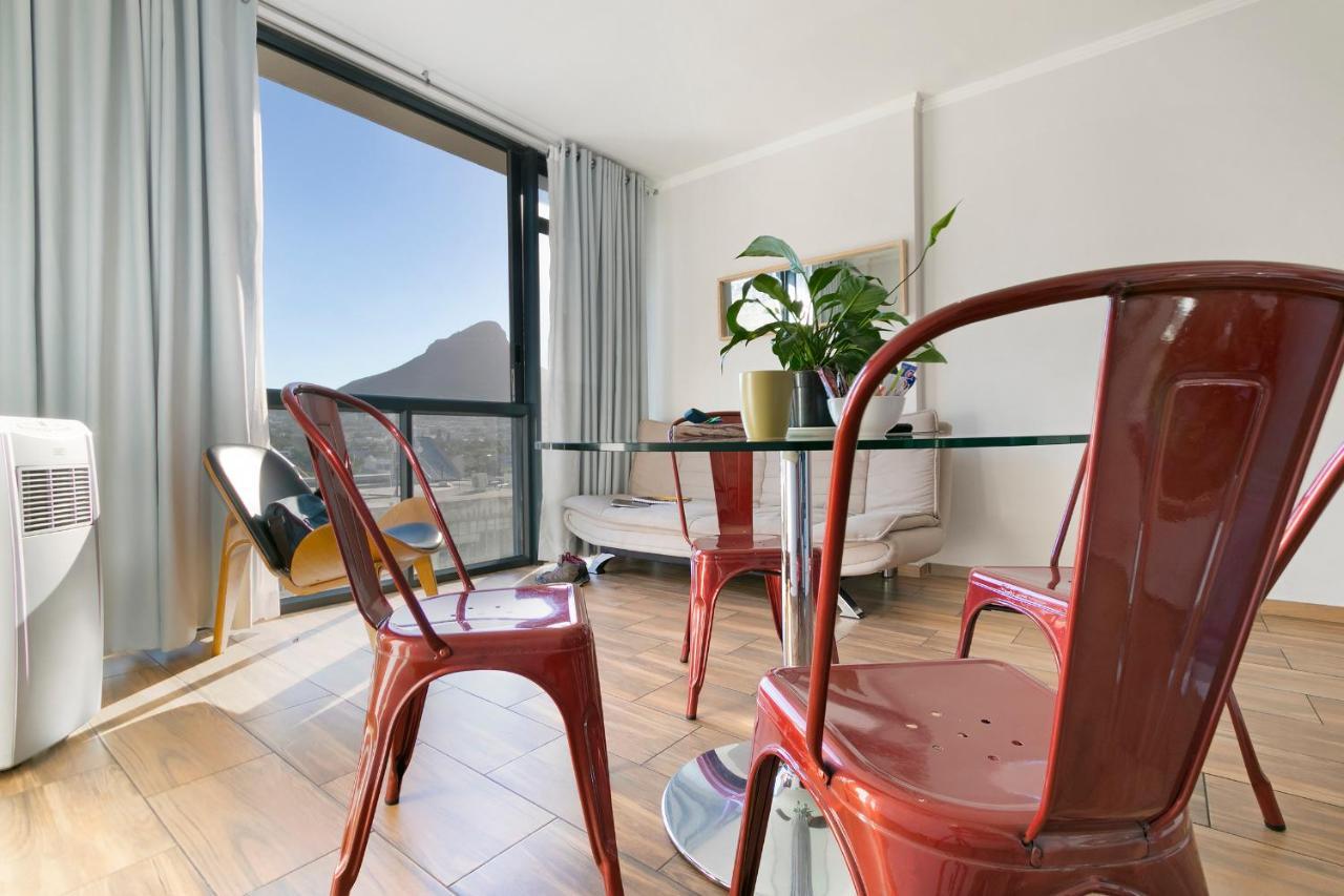 Urban Oasis At The Four Seasons Apartment Cape Town Bagian luar foto