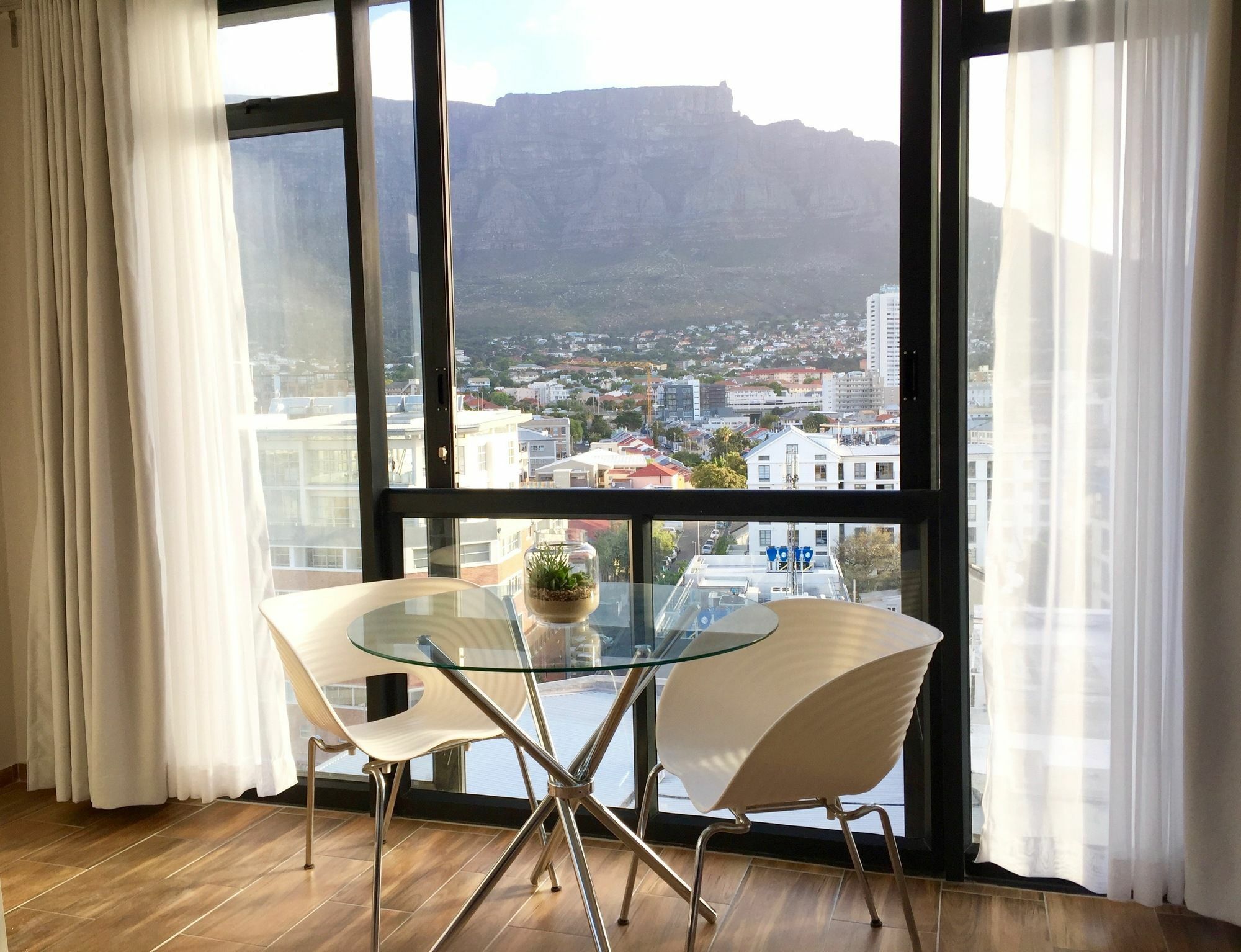 Urban Oasis At The Four Seasons Apartment Cape Town Bagian luar foto